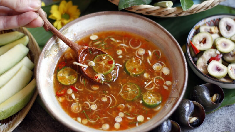 Pha nước chấm ốc hấp tiêu xanh