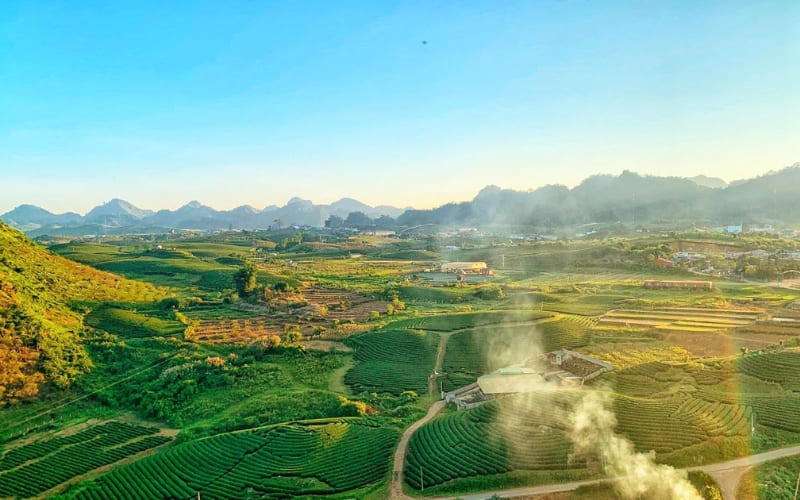 Di chuyển đến Mộc Châu thuận tiện bằng ô tô. Di chuyển đến Mộc Châu thuận tiện bằng ô tô.