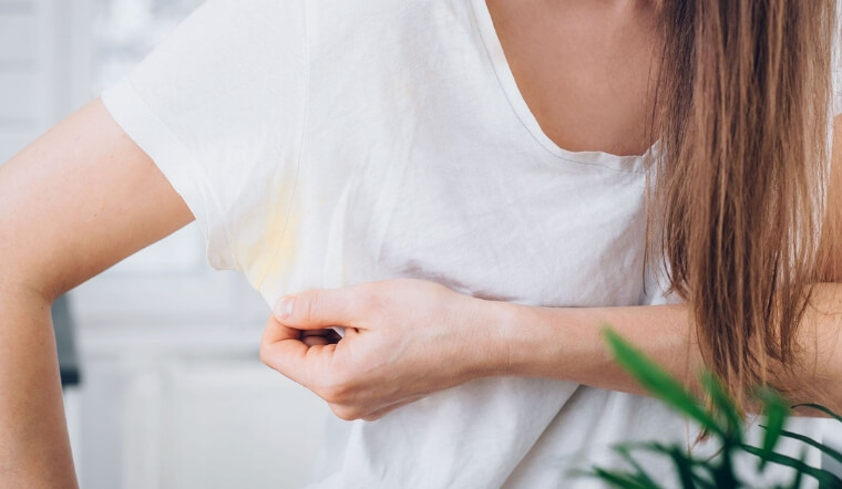 Nách áo bị ố vàng phải làm sao? 5+ cách tẩy vết ố vàng trên nách áo