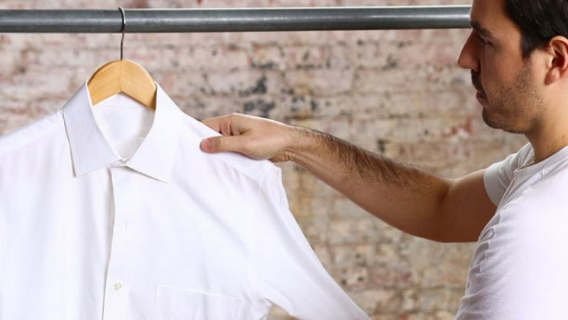 Phơi áo ở nơi thoáng mát, có nắng nhẹ