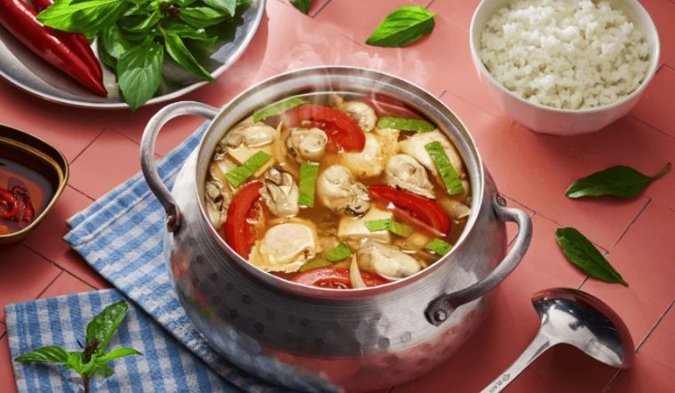Cách nấu canh Thái hàu trứng cút chua cay, béo ngậy chuẩn vị nhà hàng