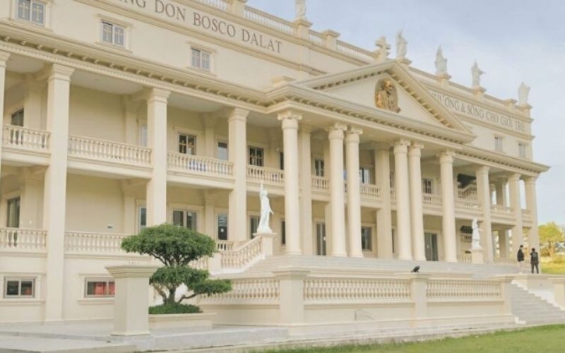 Không gian tĩnh lặng và thanh bình, ẩn mình giữa sắc xanh của thành phố sương mù