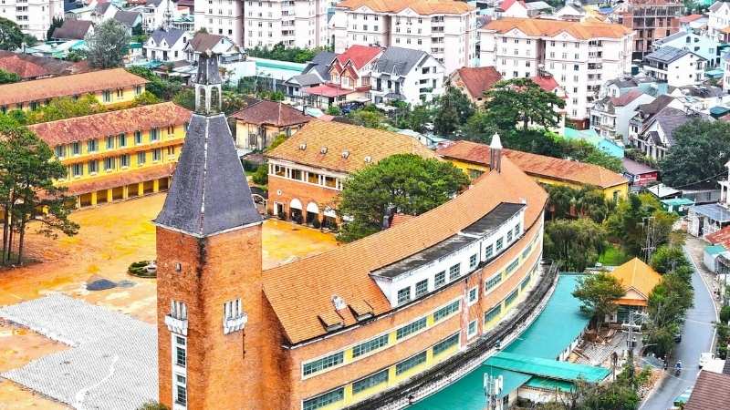 Trường Cao Đẳng Sư Phạm Đà Lạt là kiệt tác kiến trúc độc đáo hình vòng cung