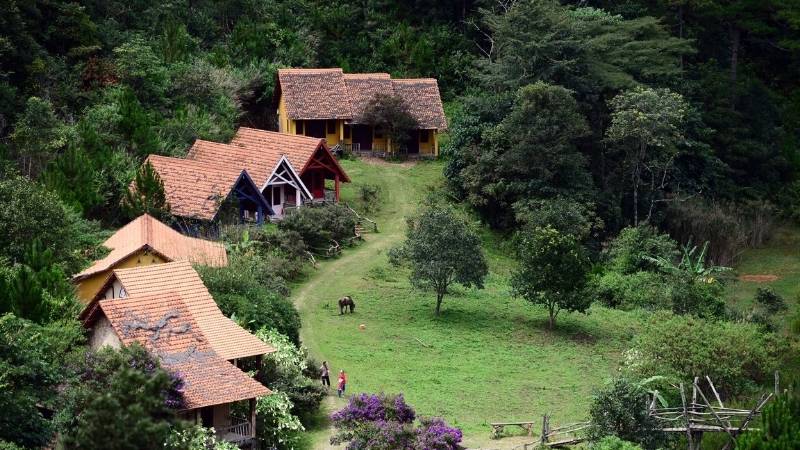 Làng Cù Lần là khu du lịch sinh thái mộc mạc, đậm chất Tây Nguyên