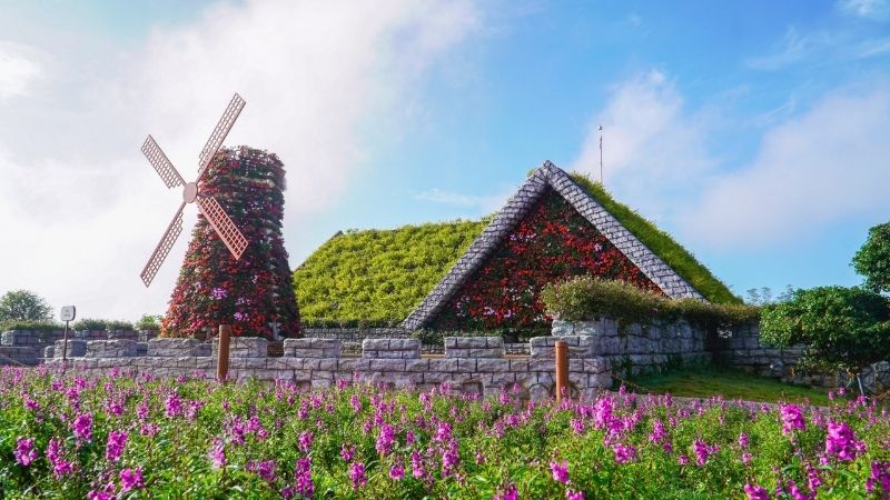 Fresh Garden là khu vườn hoa rộng lớn với nhiều tiểu cảnh nhân tạo