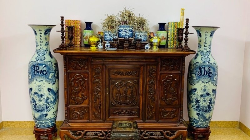 Cần tránh di chuyển bát hương, dùng khăn bẩn hoặc thái độ cẩu thả Cần tránh di chuyển bát hương, dùng khăn bẩn hoặc thái độ cẩu thả