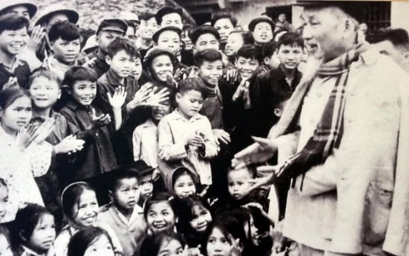 Bác Hồ luôn quan tâm và khích lệ thiếu nhi thực hiện những việc tốt hàng ngày