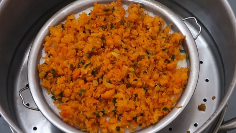 Cho nhân lên mặt bánh