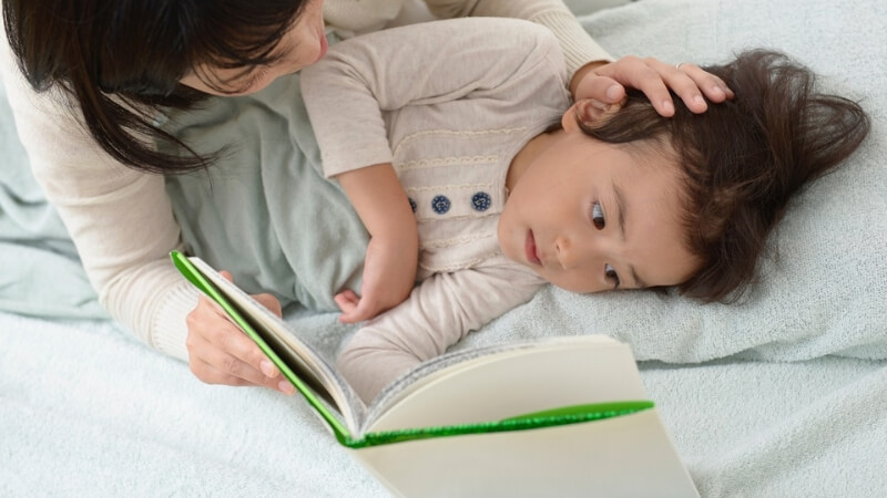 Cách kể chuyện giúp bé hứng thú và dễ ngủ