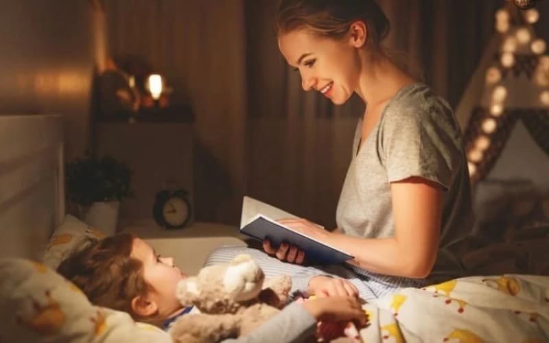 Lợi ích của việc kể chuyện thiếu nhi trước khi ngủ Lợi ích của việc kể chuyện thiếu nhi trước khi ngủ