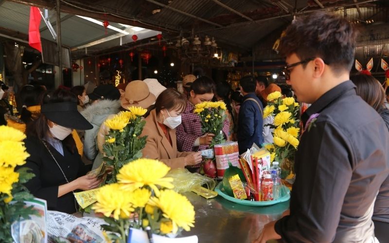 Khi hành lễ Ông Hoàng Mười, quan trọng nhất là giữ lòng thành và thái độ trang nghiêm Khi hành lễ Ông Hoàng Mười, quan trọng nhất là giữ lòng thành và thái độ trang nghiêm