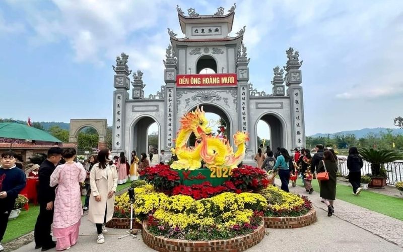 Ngày 10/10 âm lịch là dịp lễ lớn nhất trong năm tại đền Ông Hoàng Mười Ngày 10/10 âm lịch là dịp lễ lớn nhất trong năm tại đền Ông Hoàng Mười