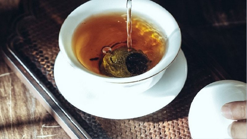 Pha trà phổ nhĩ quýt chuẩn vị tại nhà để giữ trọn hương thơm và vị đậm đà