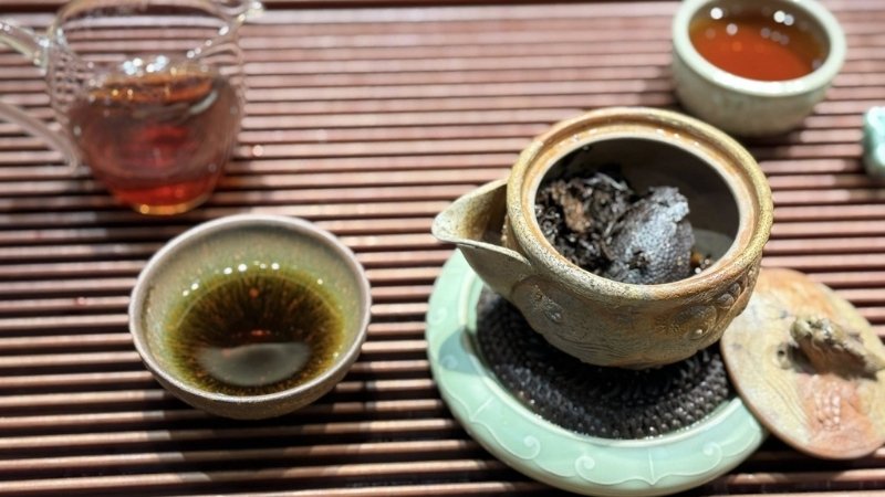 Nên tránh uống lúc đói và không pha trà quá đặc để bảo vệ sức khỏe