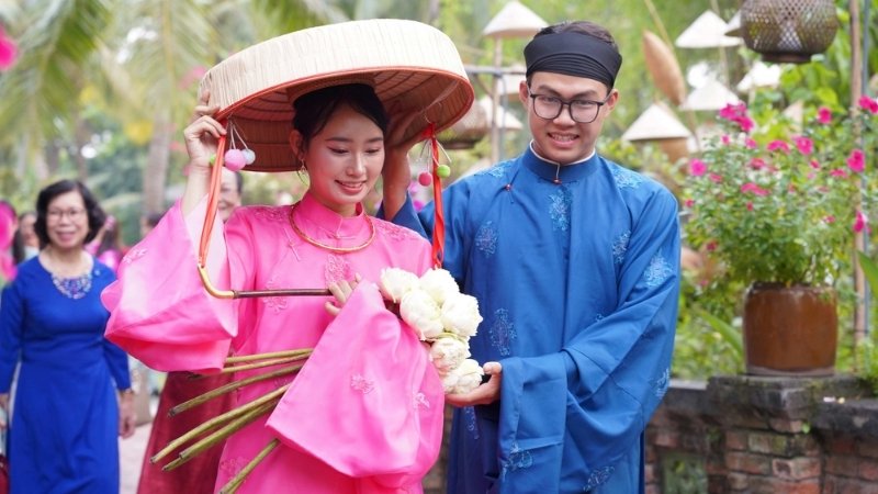 Ca dao tục ngữ về tình yêu, hôn nhân và hứa hẹn