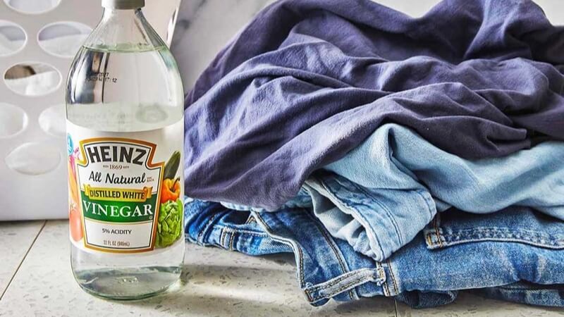 Khử mùi nước hoa bằng giấm trắng