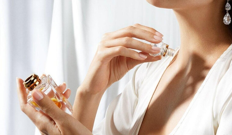 Cách khử mùi nước hoa - Mẹo loại bỏ mùi nhanh gọn lẹ