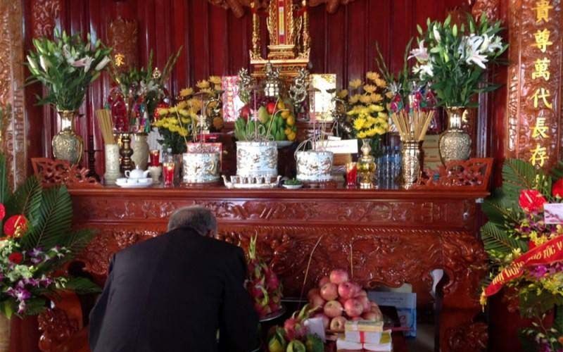 Ai nên là người thực hiện lễ cúng? Ai nên là người thực hiện lễ cúng?