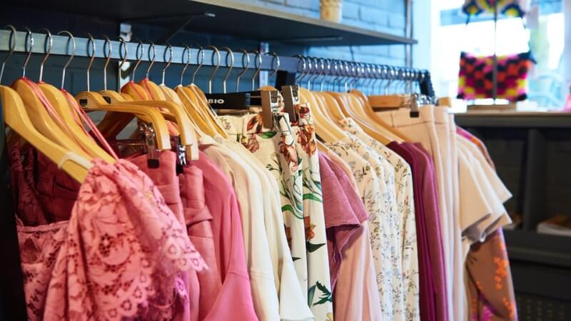 Một bộ quần áo, giày, hoặc phụ kiện mới Một bộ quần áo, giày, hoặc phụ kiện mới