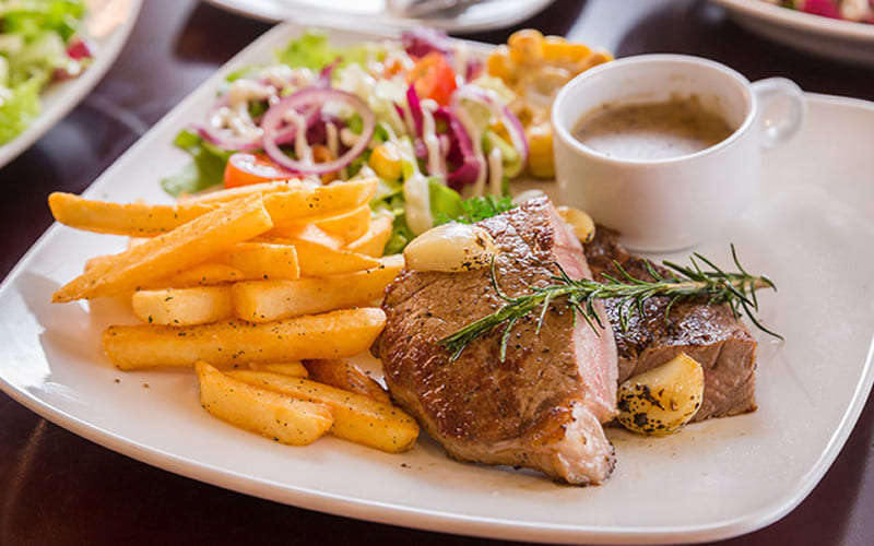 Beefsteak – mì Ý – phong cách châu Âu lãng mạn Beefsteak – mì Ý – phong cách châu Âu lãng mạn