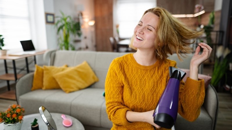 Tóc Demi Garcon nên được sấy tạo phồng nhẹ, dưỡng ẩm thường xuyên và cắt tỉa định kỳ