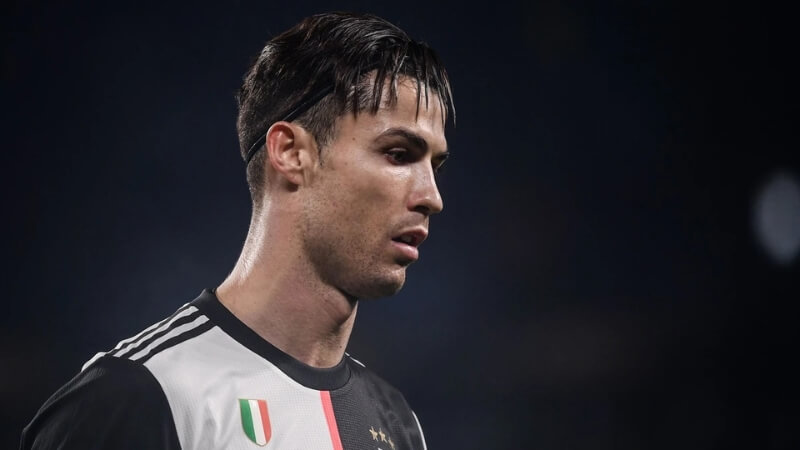 Tóc đẹp, thần thái đỉnh – combo của huyền thoại của CR7 Tóc đẹp, thần thái đỉnh – combo của huyền thoại của CR7