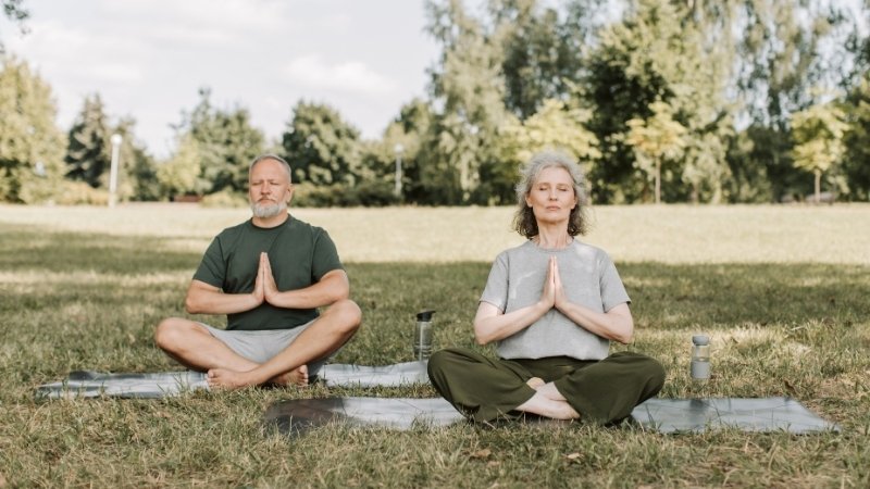 Ngồi thiền giữa phố