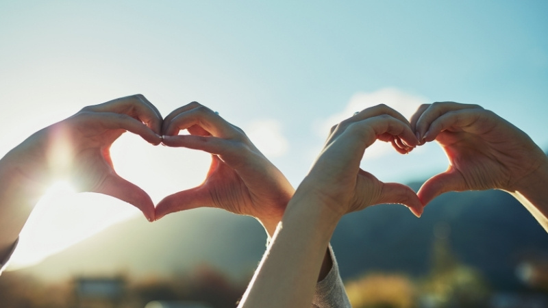 Vẫn cứ mỉm cười