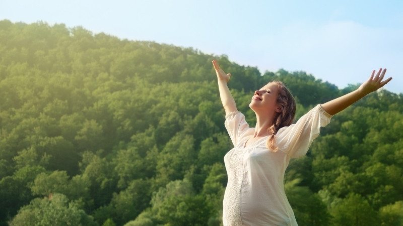 Bài thơ ngắn 2 câu về cuộc sống vui vẻ lan tỏa năng lượng tích cực