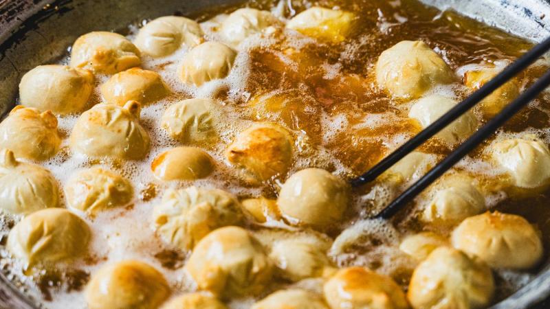 Chiên bánh tiêu Chiên bánh tiêu