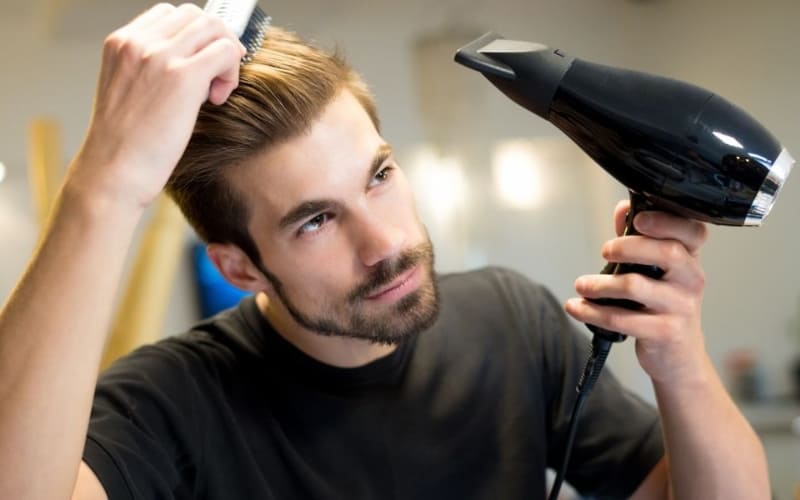 Tóc dày và mịn thích hợp, dễ giữ phom bồng bềnh.