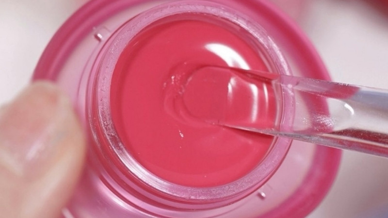 Thành phần là các chất dưỡng ẩm và công thức độc đáo tạo kết cấu thạch Thành phần là các chất dưỡng ẩm và công thức độc đáo tạo kết cấu thạch