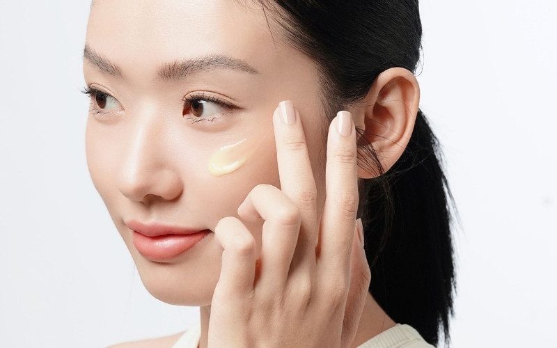 Người dùng đánh giá Retinol Candid mang lại da mịn sáng. Người dùng đánh giá Retinol Candid mang lại da mịn sáng.