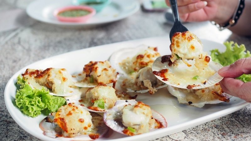 Giá sò điệp Hokkaido dao động từ 240.000 VNĐ đến hơn 1.600.000 VNĐ/kg Giá sò điệp Hokkaido dao động từ 240.000 VNĐ đến hơn 1.600.000 VNĐ/kg