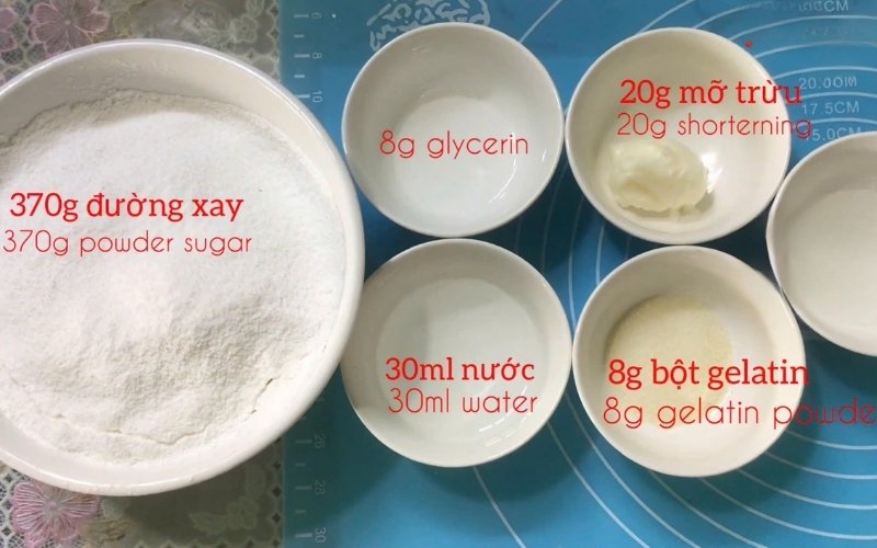 Chuẩn bị đầy đủ nguyên liệu theo yêu cầu Chuẩn bị đầy đủ nguyên liệu theo yêu cầu