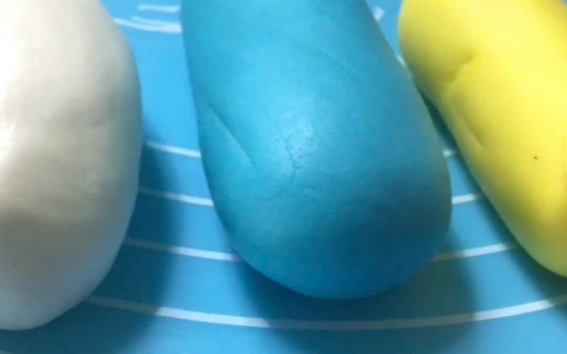 Fondant đạt chuẩn sẽ mềm, dẻo và dễ tạo hình trang trí bánh Fondant đạt chuẩn sẽ mềm, dẻo và dễ tạo hình trang trí bánh