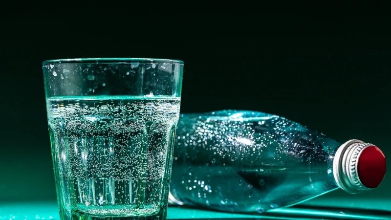 Nước soda khác sparkling water như thế nào? Nước soda khác sparkling water như thế nào?