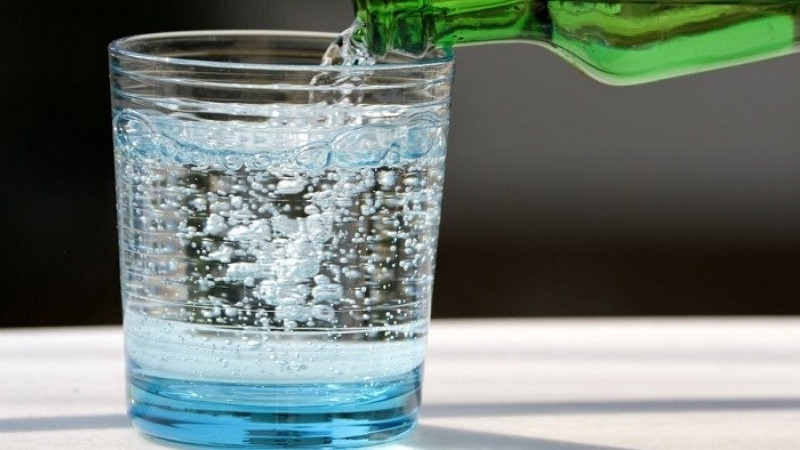 Một số rủi ro khi uống sparkling water Một số rủi ro khi uống sparkling water