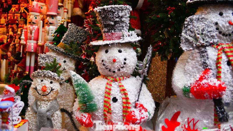 Cuộc đua trang trí người tuyết Cuộc đua trang trí người tuyết