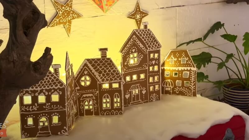 Nhà bánh gừng Noel từ bìa cứng tái chế