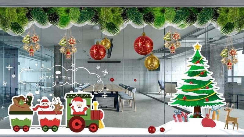 Dùng decal trang trí cho cửa kính Noel