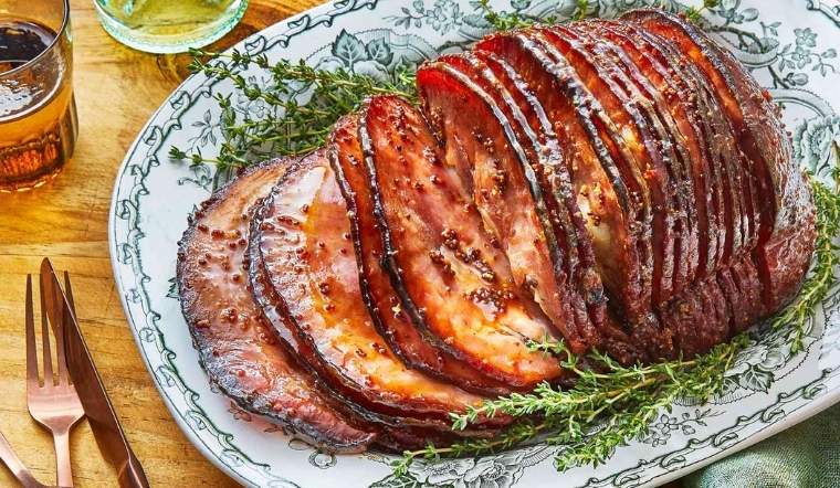 Cách làm dăm bông nướng (Glazed Ham) sốt mật ong óng ánh, đậm đà mùa lễ hội