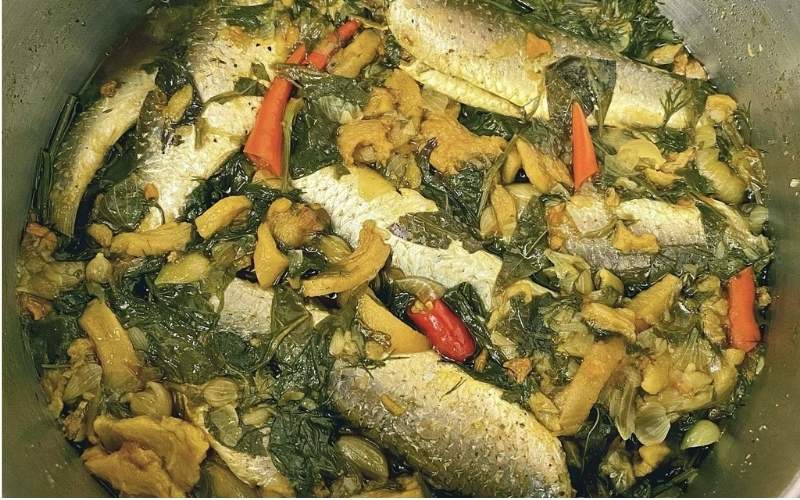 Kho lâu lửa nhỏ với nước cốt dứa, cà chua hay me giúp xương mềm nhừ Kho lâu lửa nhỏ với nước cốt dứa, cà chua hay me giúp xương mềm nhừ