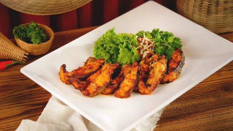 Thưởng thức món cá tầm nướng muối ớt