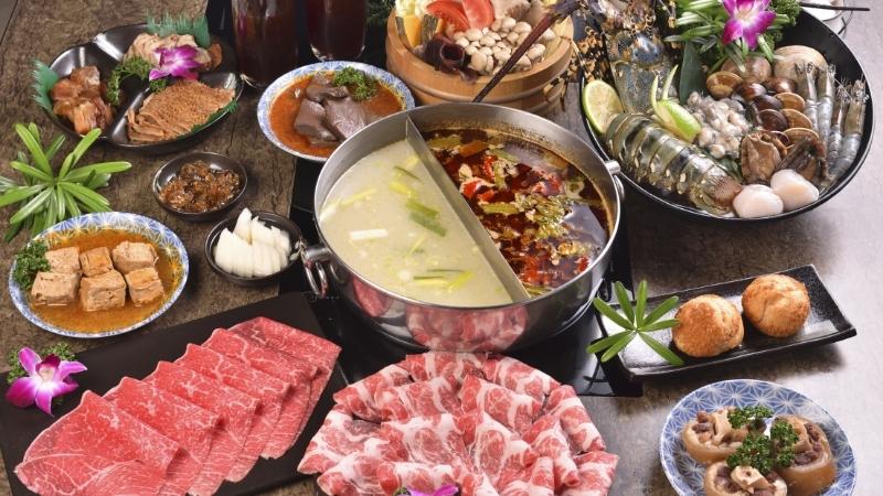 Lẩu cừu Trung Quốc là món ăn truyền thống với nước dùng đậm đà, thịt cừu mềm ngọt