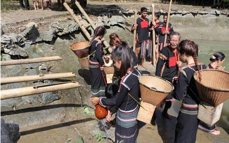 Lễ vật được chuẩn bị cẩn thận thể hiện lòng thành kính với Thần Nước