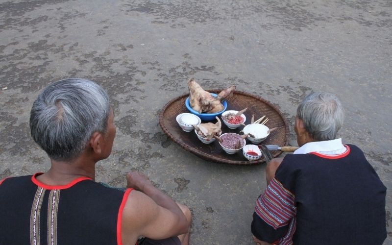 Lễ vật được chuẩn bị cẩn thận thể hiện lòng thành kính với Thần Nước