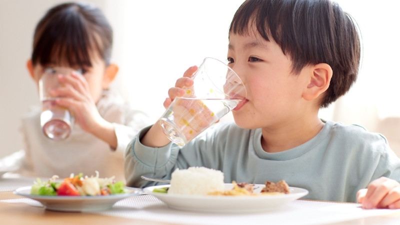 Uống đủ nước