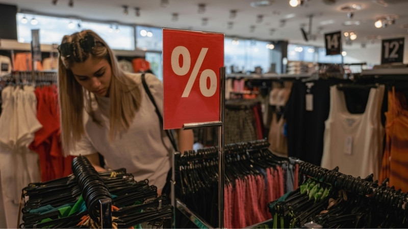 Sale Off hiểu đơn giản là giảm giá sản phẩm, dịch vụ Sale Off hiểu đơn giản là giảm giá sản phẩm, dịch vụ