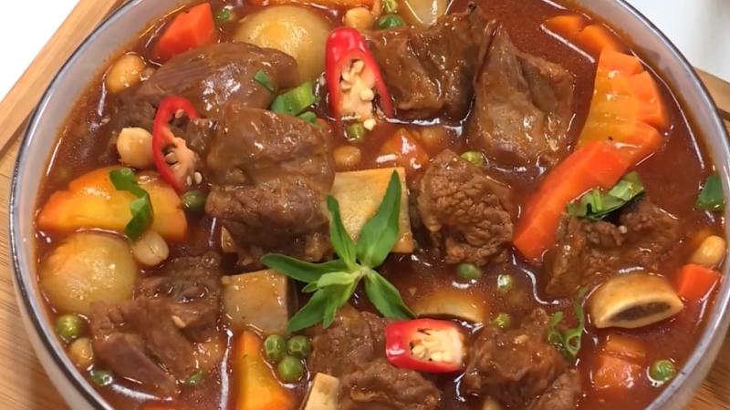 Thưởng thức sườn bò hầm đậu phộng
